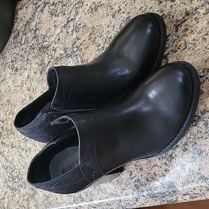 Black Earth women's shoes. Sz 8